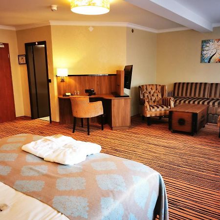 The Lakeside - Burghotel Zu Strausberg Bagian luar foto