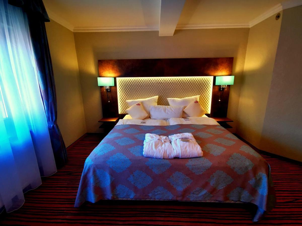 The Lakeside - Burghotel Zu Strausberg Bagian luar foto