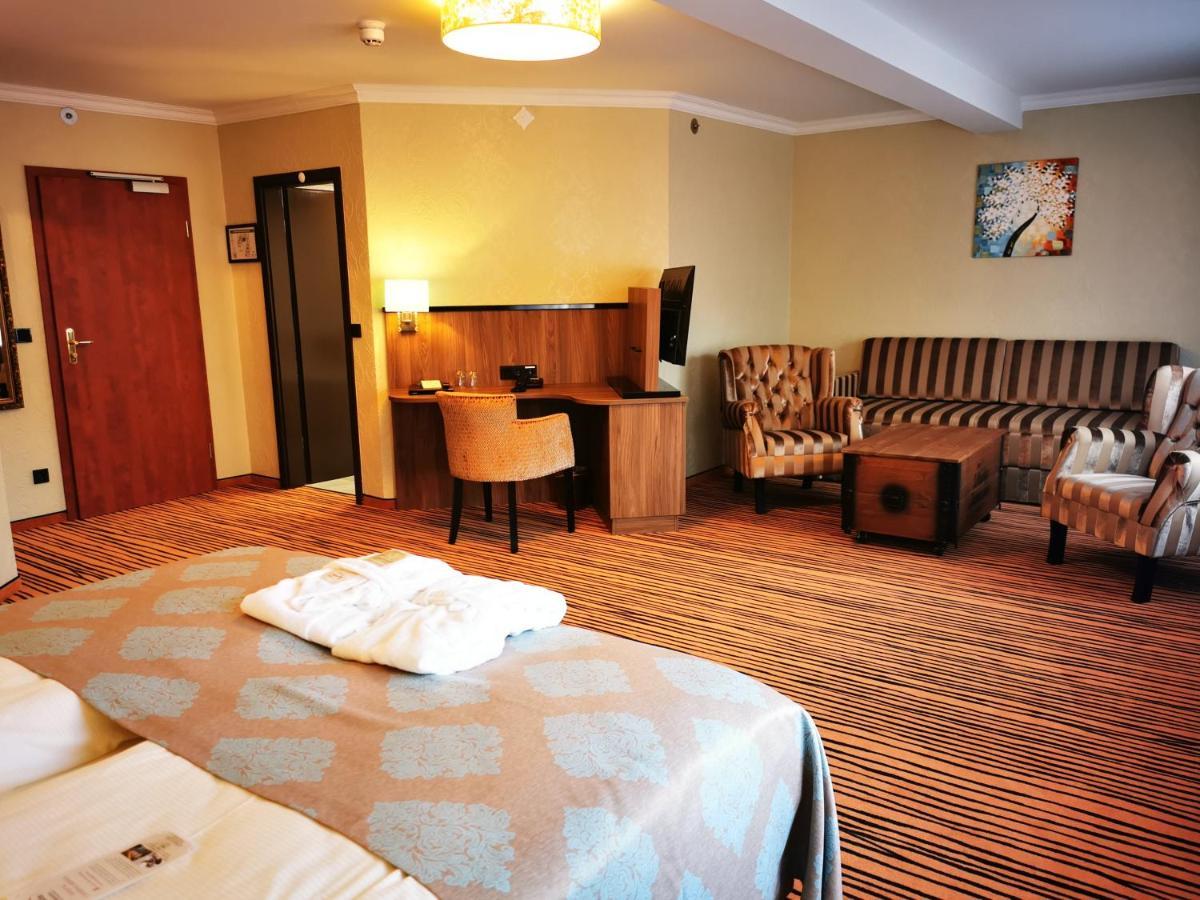 The Lakeside - Burghotel Zu Strausberg Bagian luar foto