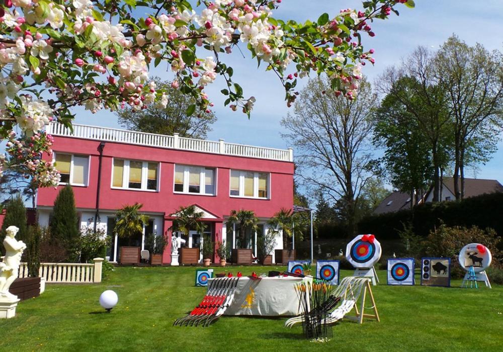 The Lakeside - Burghotel Zu Strausberg Bagian luar foto