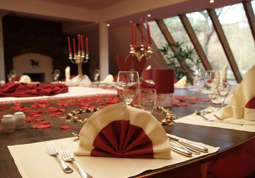 The Lakeside - Burghotel Zu Strausberg Bagian luar foto