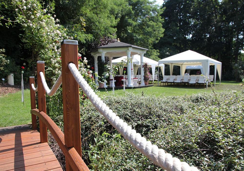 The Lakeside - Burghotel Zu Strausberg Bagian luar foto