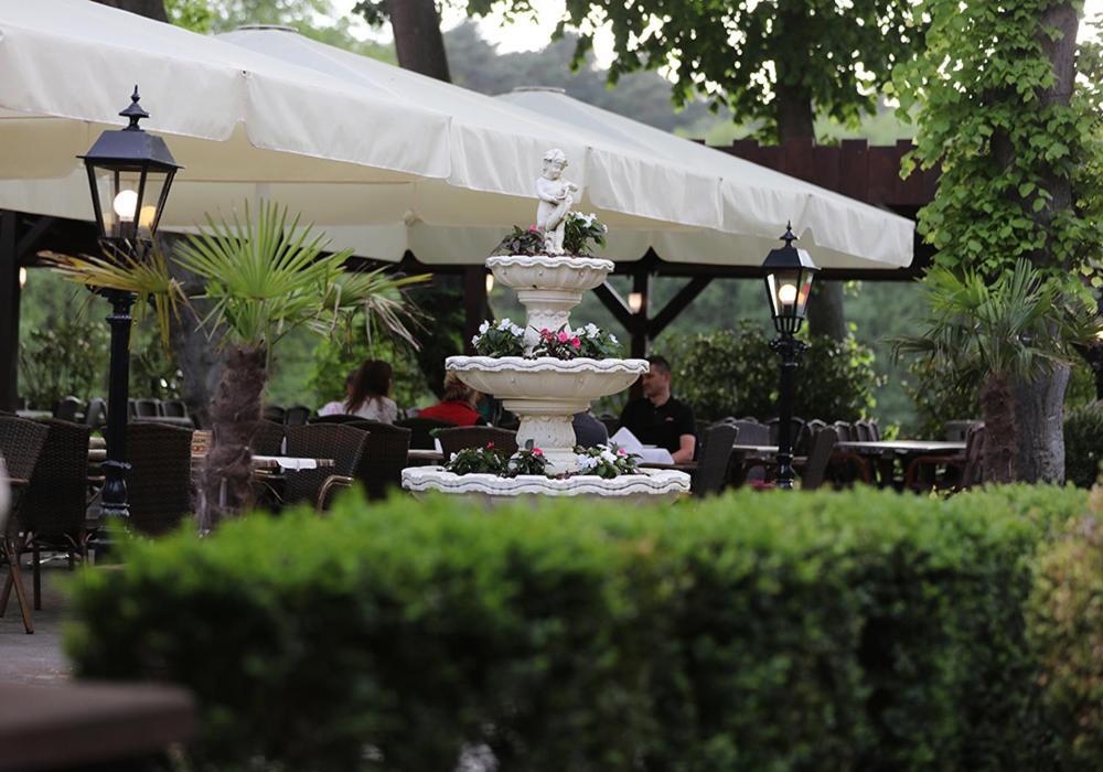 The Lakeside - Burghotel Zu Strausberg Bagian luar foto